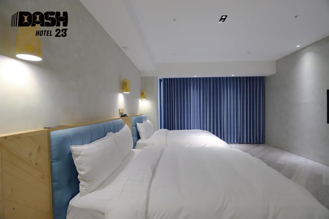 Dash 23 Hotel Tainan Exterior foto